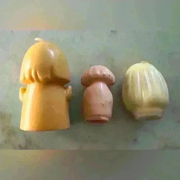 VINTAGE CANDLES 50’s/60’s GURLEY TYPE CAROLERS AND PRAYING ANGEL HOLIDAY DECOR - Picture 2 of 9